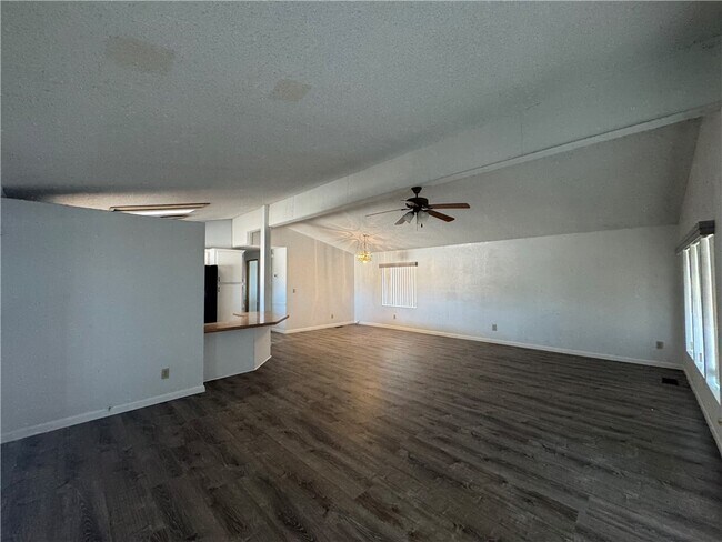 Building Photo - 2184 River Valley Rd