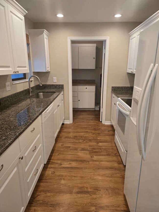 Building Photo - Gorgeous 2/2/1 carport Condo in Citrus Hills!!!