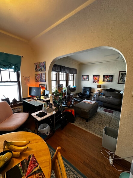 Building Photo - 4442 N Oakland Ave