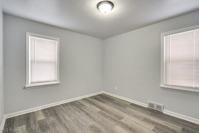 Building Photo - 9809 Way Ave