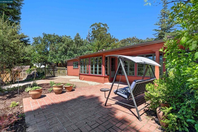 Building Photo - 755 Glenside Dr