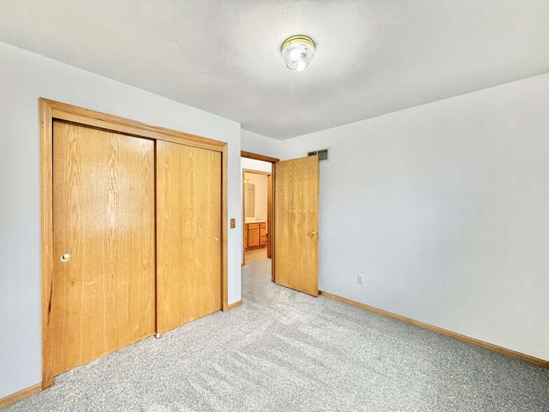 Building Photo - 1124-1126 Brown Dr