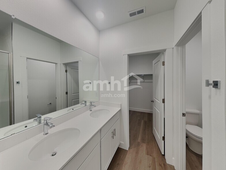 Building Photo - 13897 E 101st Ave