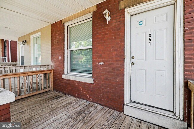 Building Photo - 1851 Spencer St