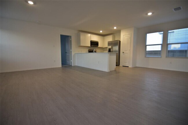 Building Photo - 343 Keefer