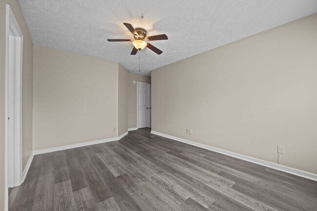 Building Photo - 962-6 Stewarts Creek Dr