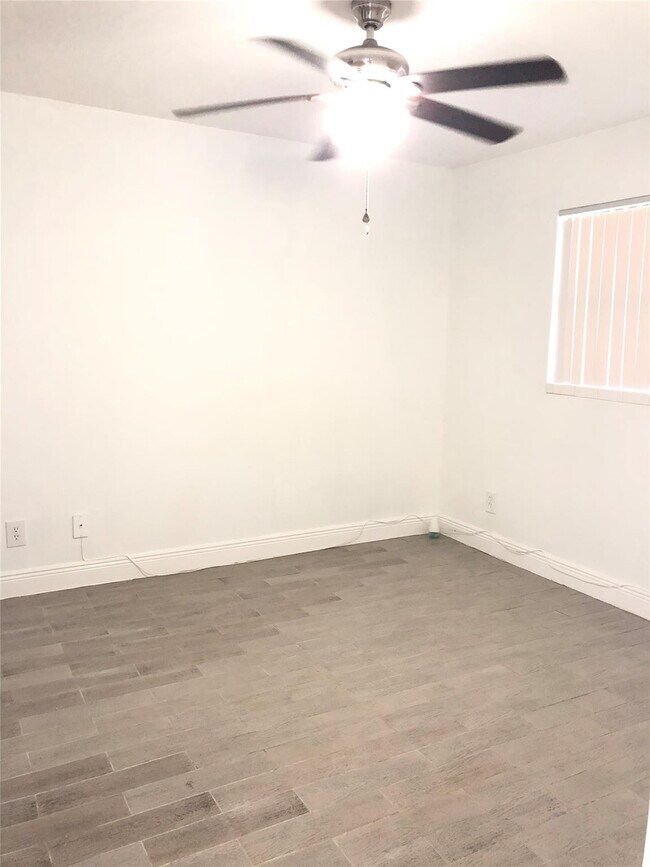 Building Photo - 3959 NW 87th Ave