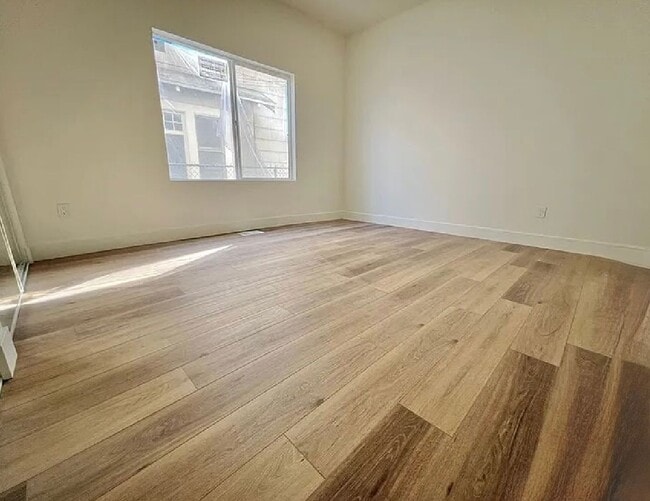 Building Photo - Beautiful Newly Remodeled HUGE 3 bedroom