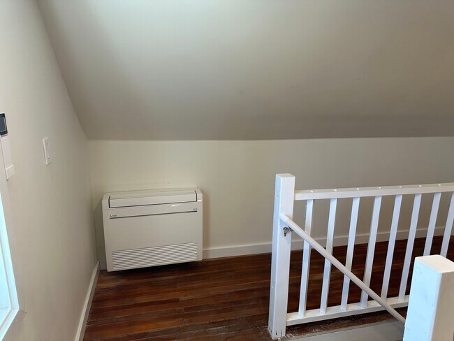 Building Photo - Updated 4 bedroom home on a huge lot!