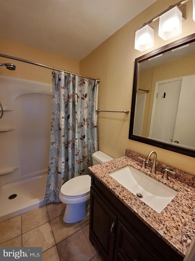 Building Photo - 5 Queen Victoria Way