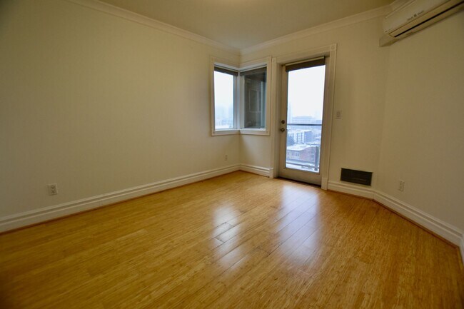 Building Photo - Capitol Hill 2 Bedroom w/ Incredible Views!