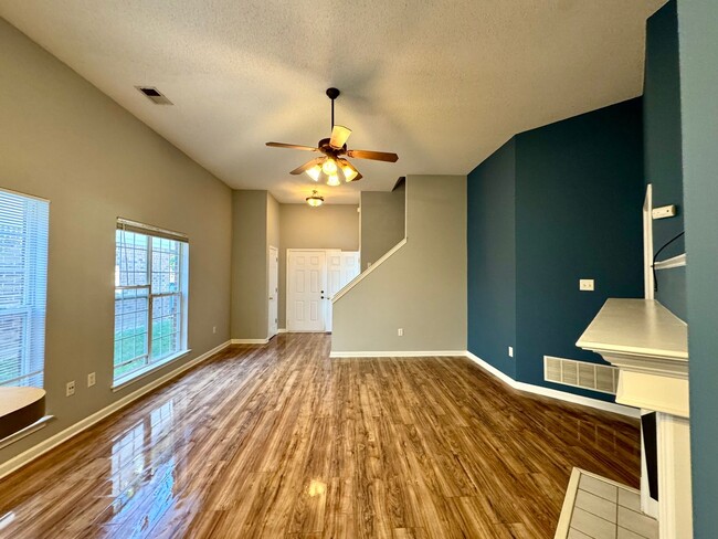 Building Photo - 639 Burton Ln