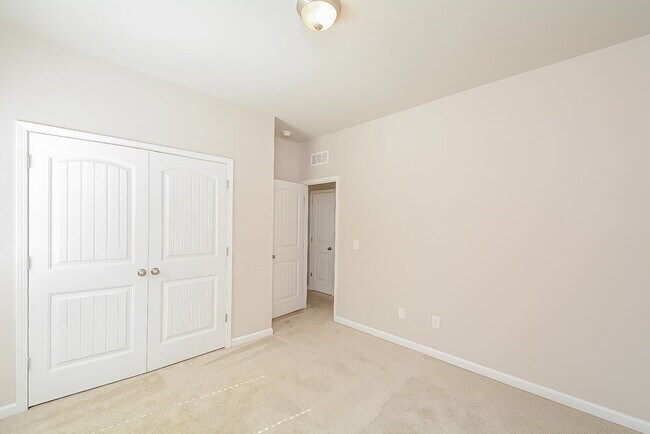 Building Photo - 288 Lakemont Dr