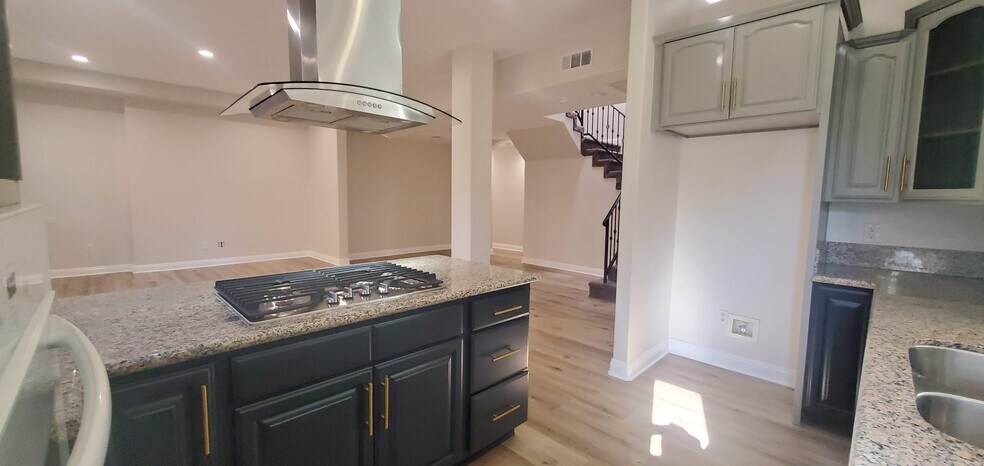 Building Photo - 1614 W 146th St