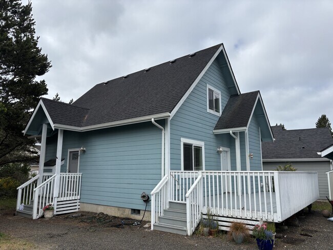 Building Photo - 905 Pacific Surf Ave SW