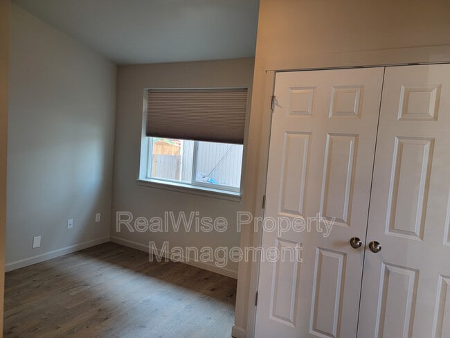Building Photo - 407 SW 11th St