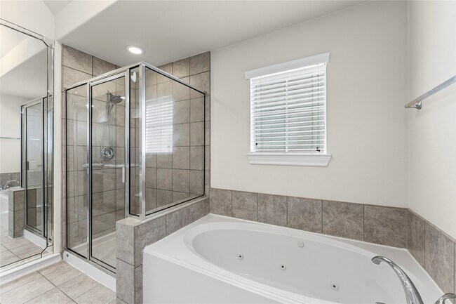 Building Photo - 3202 Clearview Cir