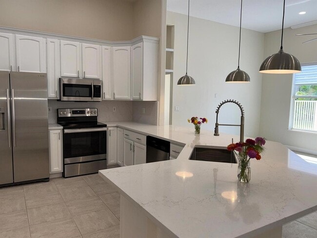 Building Photo - 969 Meadow Ave