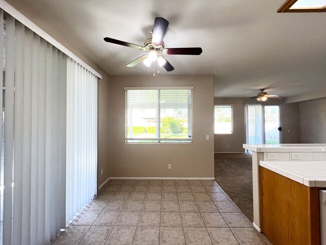 Building Photo - 5 bed, 3 bath located in Corona CA!