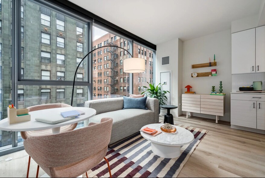 Primary Photo - 230 N Michigan Ave