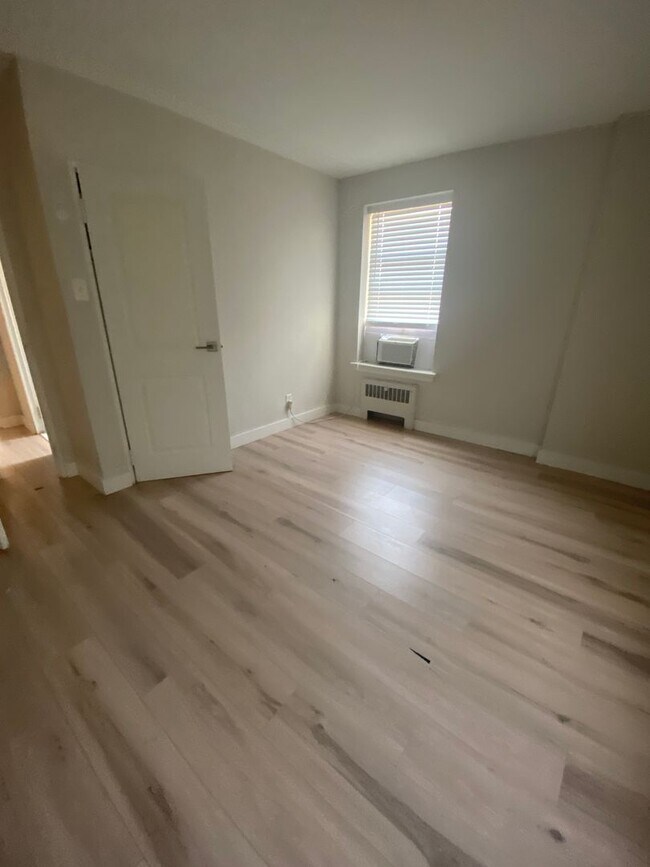 Building Photo - Beautiful 3Bed/1Bath in the Grove