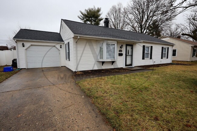 Building Photo - 3 Bedroom Single Family Home with Fence