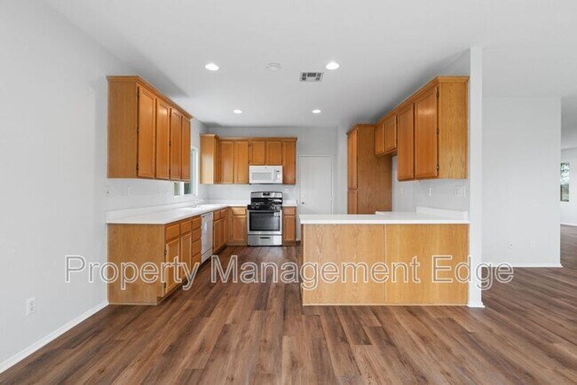 Building Photo - 32042 Freesia Ct