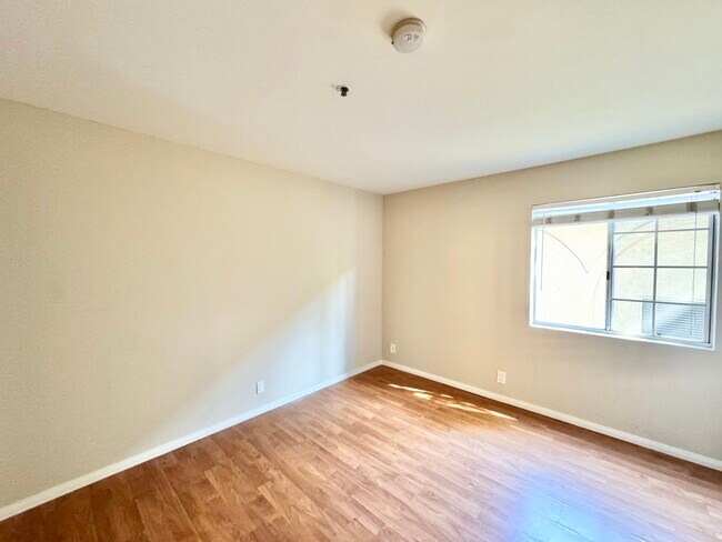 Building Photo - 8724 Burton Way