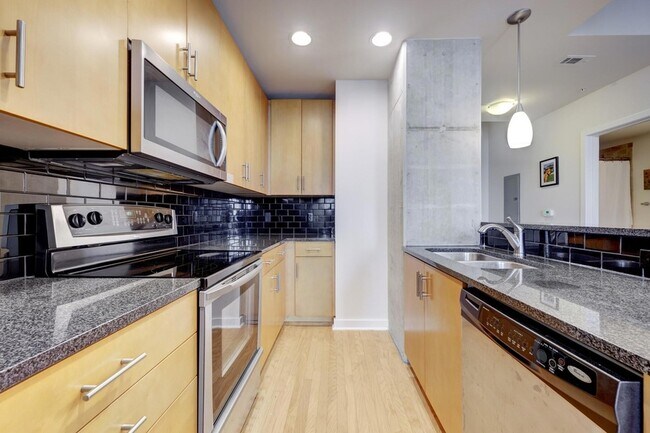 Building Photo - 360 Nueces St