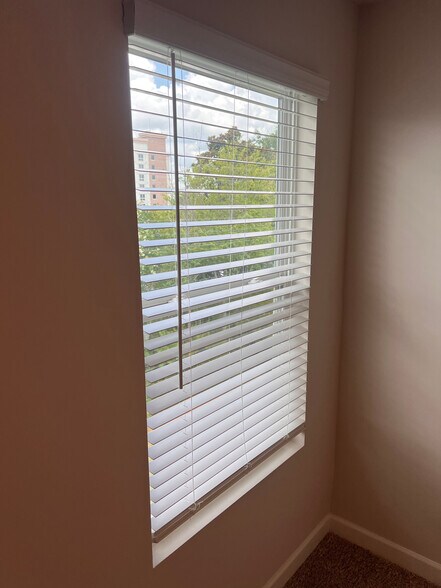 Building Photo - Room in Townhome on Memorial Pkwy