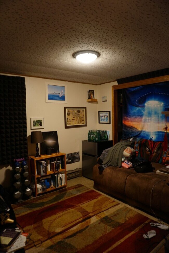 Building Photo - 2 Bedroom, 1 Bath duplex on Military Hill!