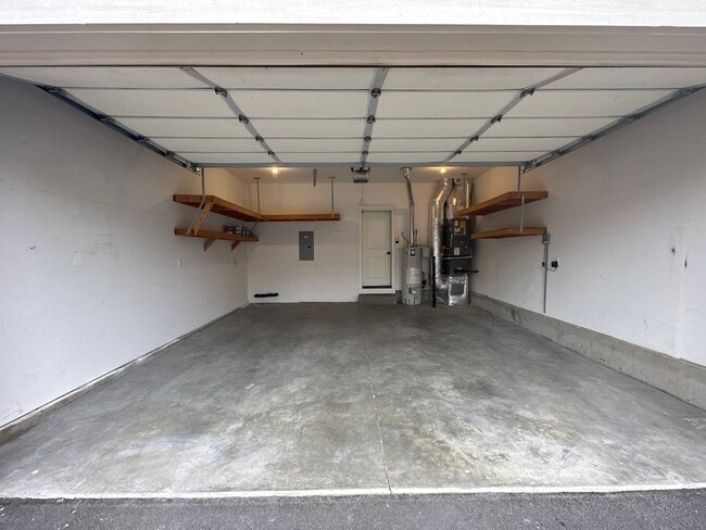 Building Photo - NE 3 Bdrm, 2.5 Bath 1450 sq ft House w/AC and Gas Heat,  All Appliances, Dbl Garage