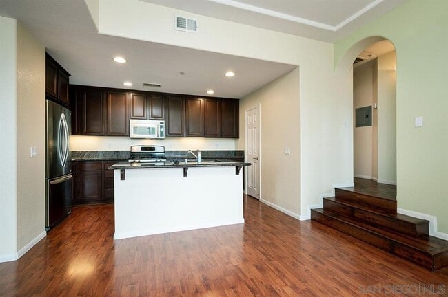 Building Photo - Gorgeous Townhome in Liberty Station!