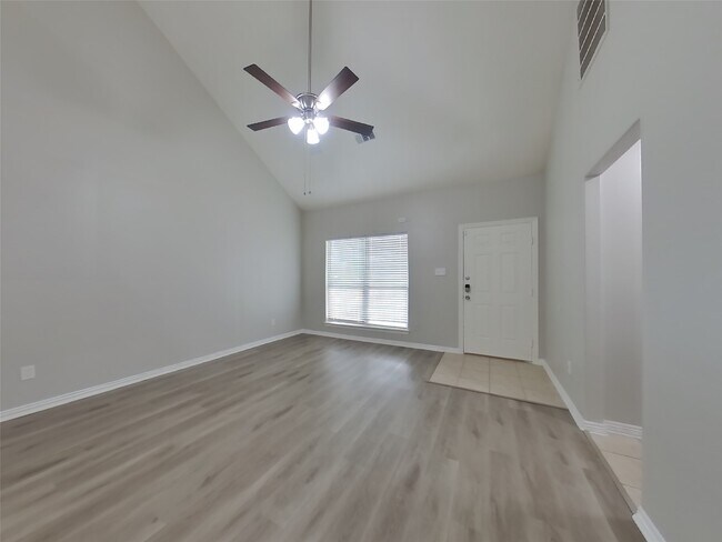 Building Photo - 21214 Peachvine Ln