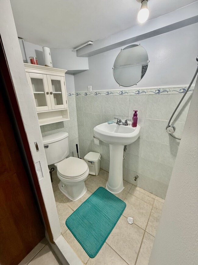 Building Photo - SPACIOUS & MODERN 3 BED/1.5 BA HOUSE w/ Central AC-HARDWOOD Flooring-WASHER/DRYER & Rear PATIO in...