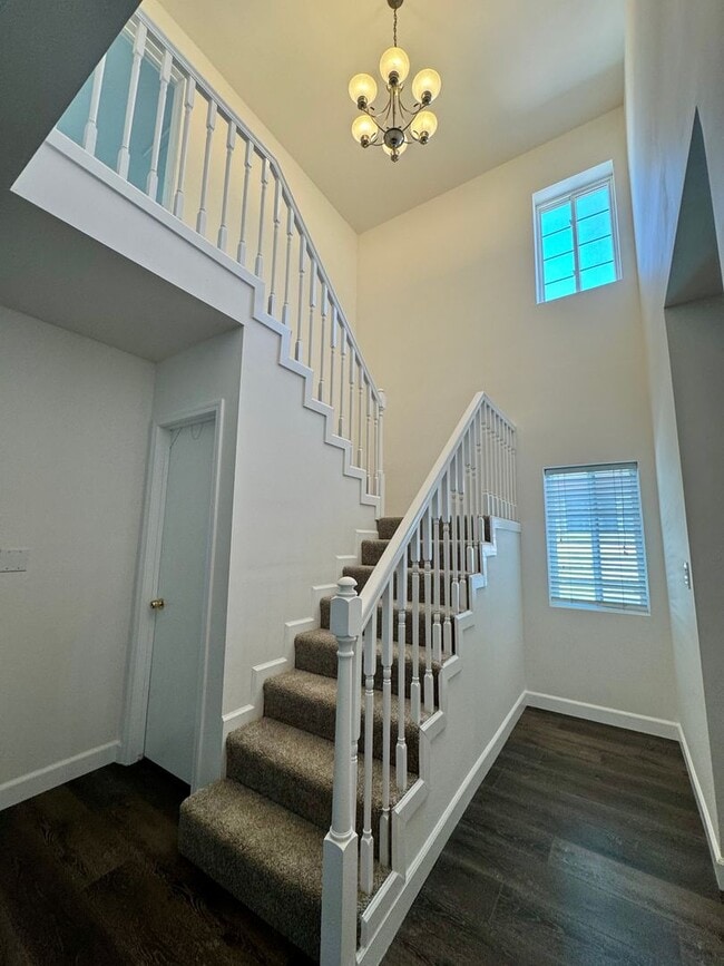Building Photo - Highly sought-after Del Aire neighborhood!
