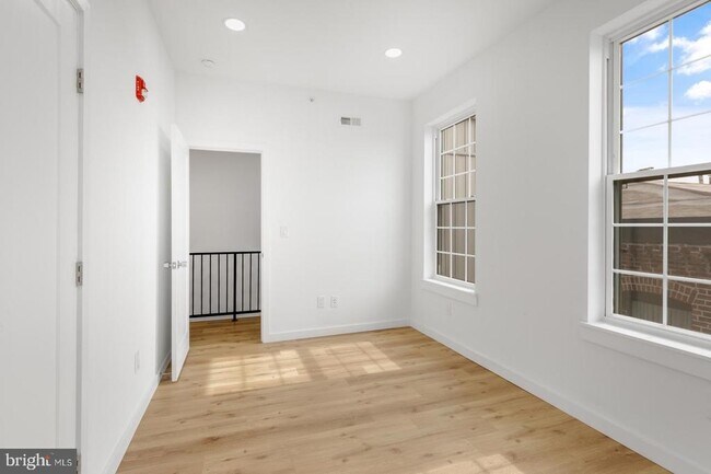 Building Photo - 2045 Trenton Ave