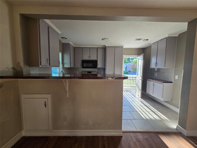 Building Photo - 19736 Dunbar Ave