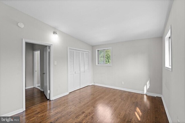 Building Photo - 205 Juniper Rd