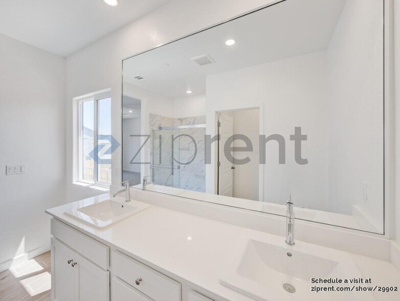 Building Photo - 1753 N Mitchell St