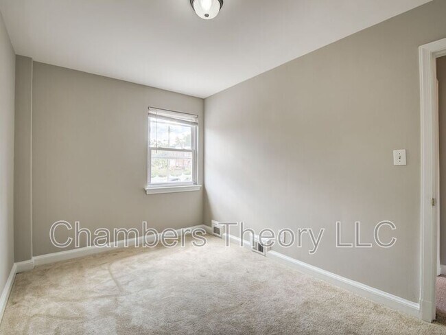 Building Photo - 1417 Downing St NE