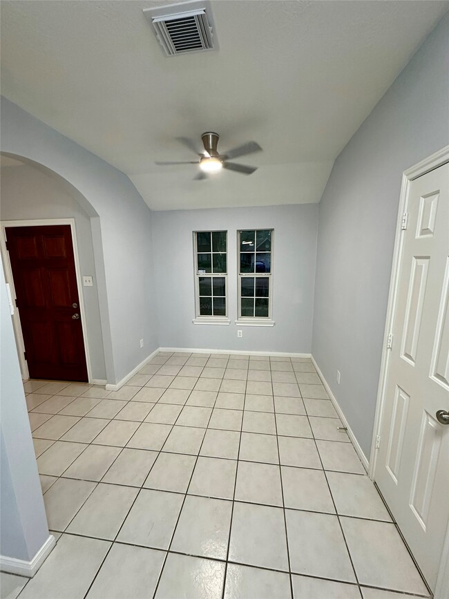 Building Photo - 8810 Barron Wood Cir E