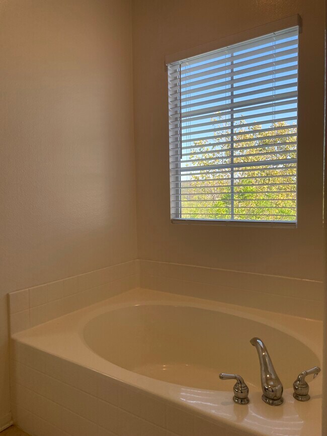 Building Photo - 28064 Dickason Dr