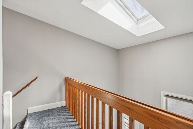 Building Photo - 210 Beach St