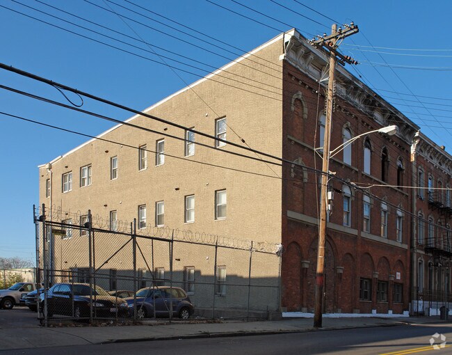 Primary Photo - 259 W McMicken Ave