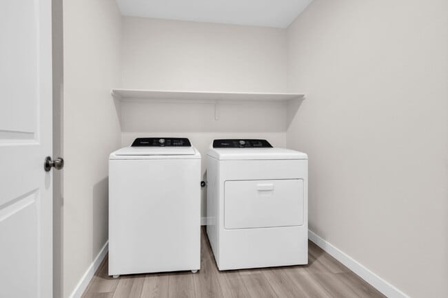 Building Photo - BRAND NEW - NEVER LIVED IN 3 BR/2.5 BA Townhouse across the street from Henderson Hospital and Me...