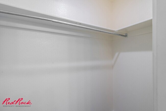 Building Photo - Small Dog Friendly! 3 Bedroom Single-Level...