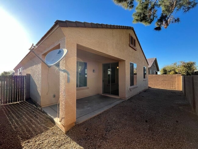 Building Photo - 3 Bedroom Home in the Beacon Heights Commu...