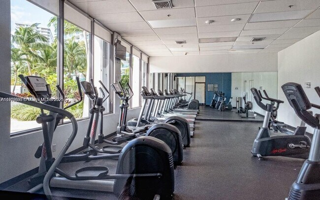 Building Photo - 100 Bayview Dr