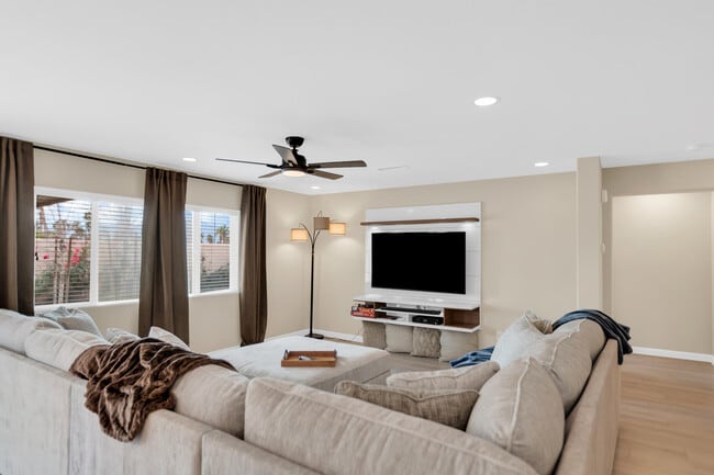 Building Photo - 84131 Azzura Way